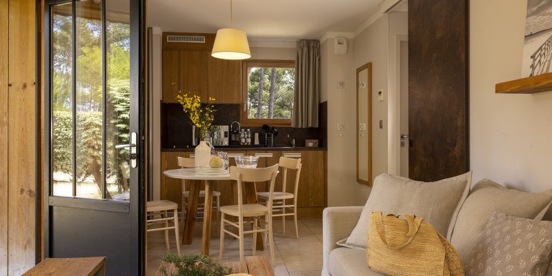 LC1R Living room kitchen- Domaine du Ferret - Claouey